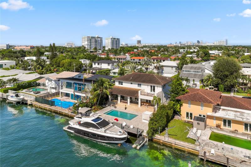 5 bedroom SingleFamilyResidence at 1932 NE 118th Rd, San Souci Estates, North Miami — photo 4