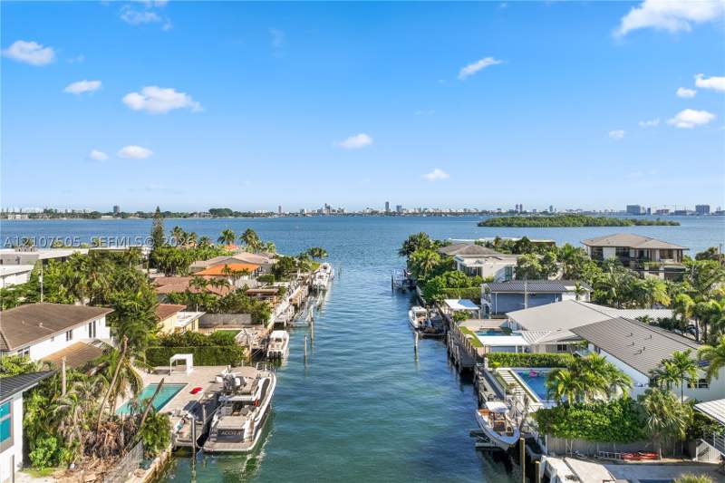 5 bedroom SingleFamilyResidence at 1932 NE 118th Rd, San Souci Estates, North Miami — photo 5
