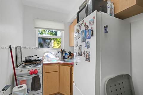 1027 Euclid Ave 7, Miami Beach FL - photo 9 of 18