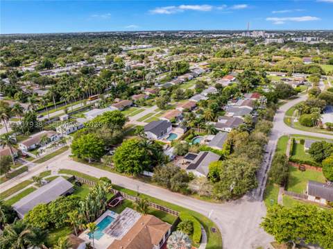 9261 SW 183rd Ter, Palmetto Bay FL - photo 10 of 47