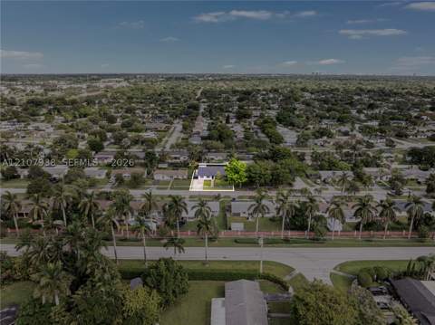 9261 SW 183rd Ter, Palmetto Bay FL - photo 11 of 47