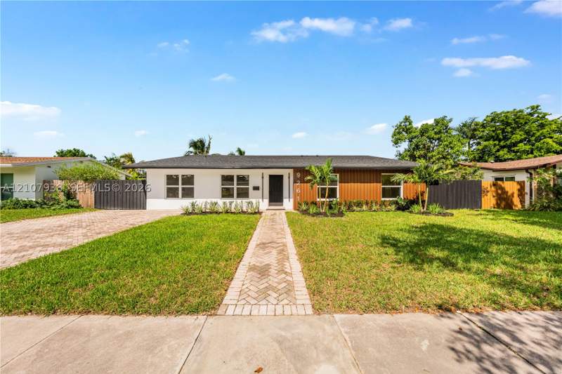 5 bedroom SingleFamilyResidence at 9261 SW 183rd Ter, Bel Aire Sec 16, Palmetto Bay — photo 2