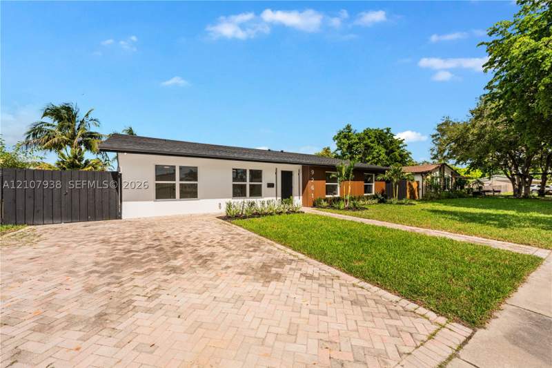 5 bedroom SingleFamilyResidence at 9261 SW 183rd Ter, Bel Aire Sec 16, Palmetto Bay — photo 3
