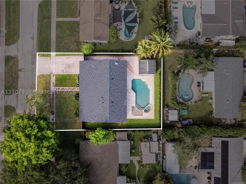 5 bedroom SingleFamilyResidence at 9261 SW 183rd Ter, Bel Aire Sec 16, Palmetto Bay — photo 4