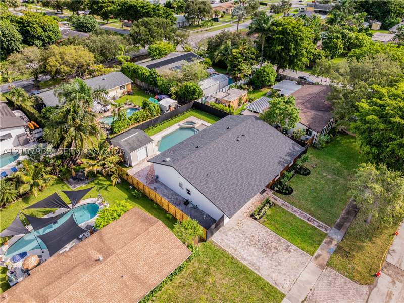 5 bedroom SingleFamilyResidence at 9261 SW 183rd Ter, Bel Aire Sec 16, Palmetto Bay — photo 5