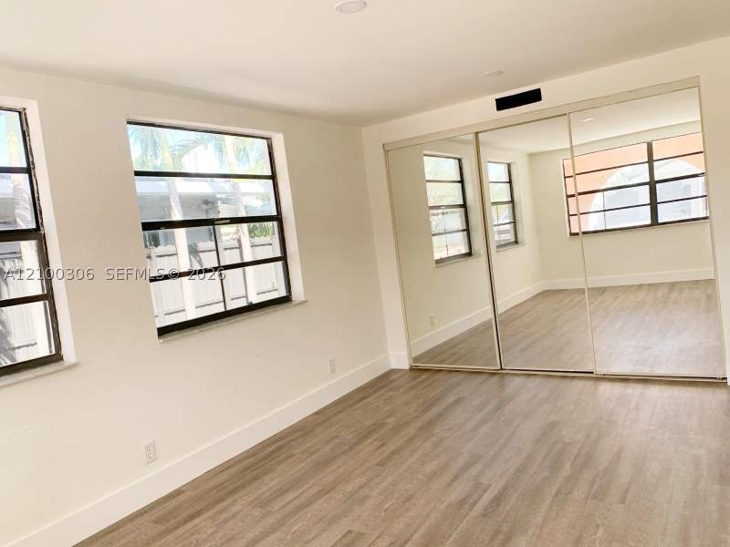 5 bedroom SingleFamilyResidence at 351 W 36th St, Carole Anne Park, Hialeah — photo 2