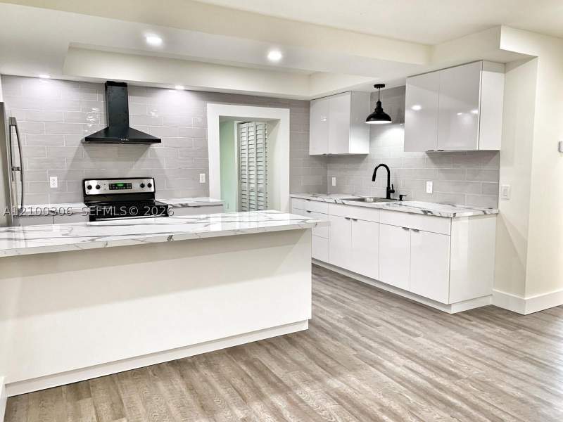 5 bedroom SingleFamilyResidence at 351 W 36th St, Carole Anne Park, Hialeah — photo 4