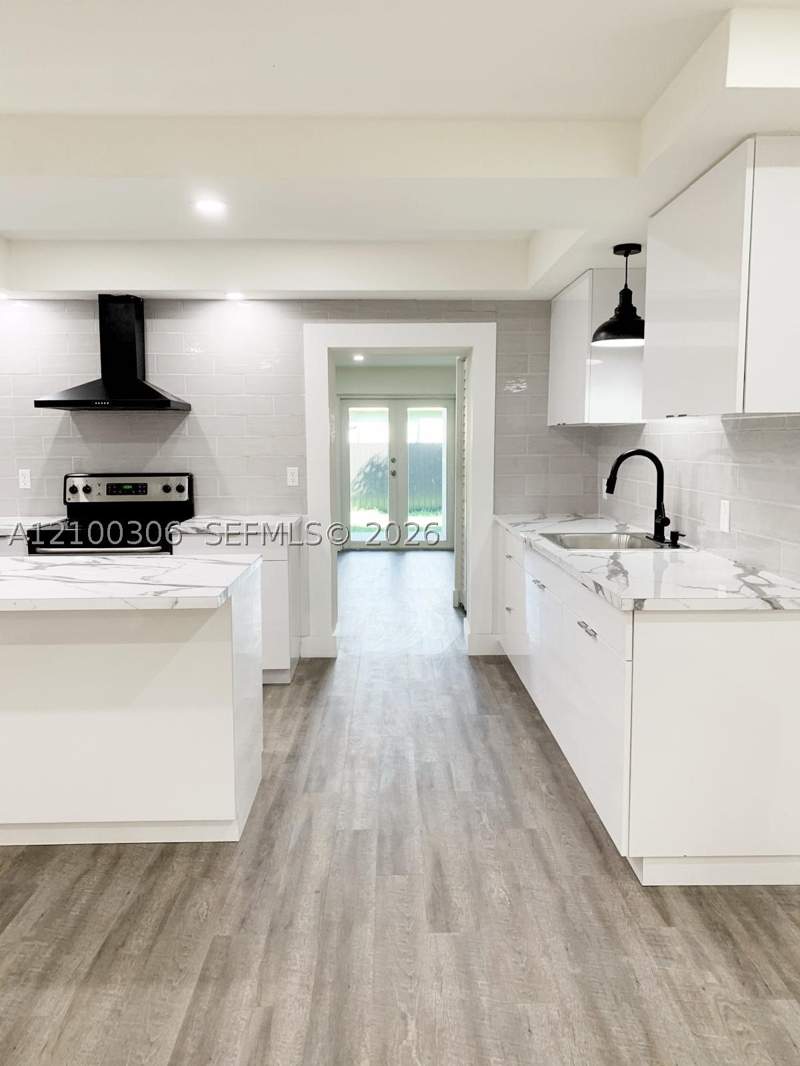 5 bedroom SingleFamilyResidence at 351 W 36th St, Carole Anne Park, Hialeah — photo 5