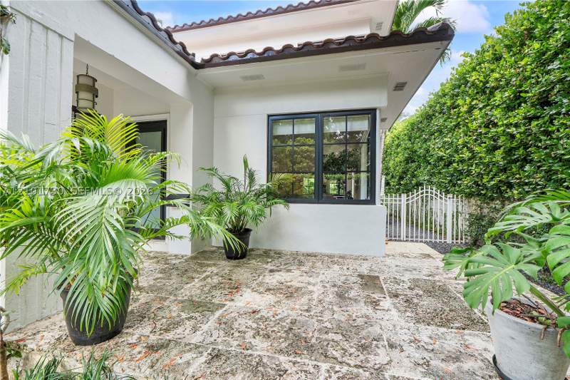 5 bedroom SingleFamilyResidence at 435 W 51st St, Lake View Sub, Miami Beach — photo 2