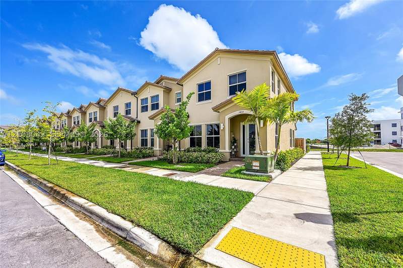 3 bedroom Townhouse at 14832 SW 265th St, Harmony Parc, Homestead — photo 5