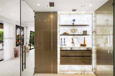 710 S Shore Dr, Miami Beach FL - photo 7 of 36
