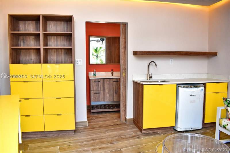 0 bedroom Townhouse at 5055 Collins Ave Cab16, Crystal House Condo, Miami Beach — photo 3