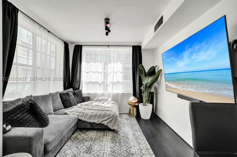 1 bedroom Condominium at 1460 Ocean Dr 308, The Drake Condo, Miami Beach — photo 3