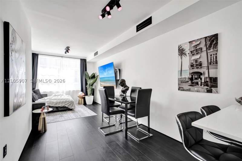 1 bedroom Condominium at 1460 Ocean Dr 308, The Drake Condo, Miami Beach — photo 4