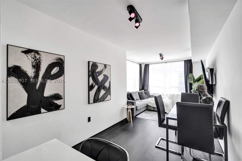 1 bedroom Condominium at 1460 Ocean Dr 308, The Drake Condo, Miami Beach — photo 5
