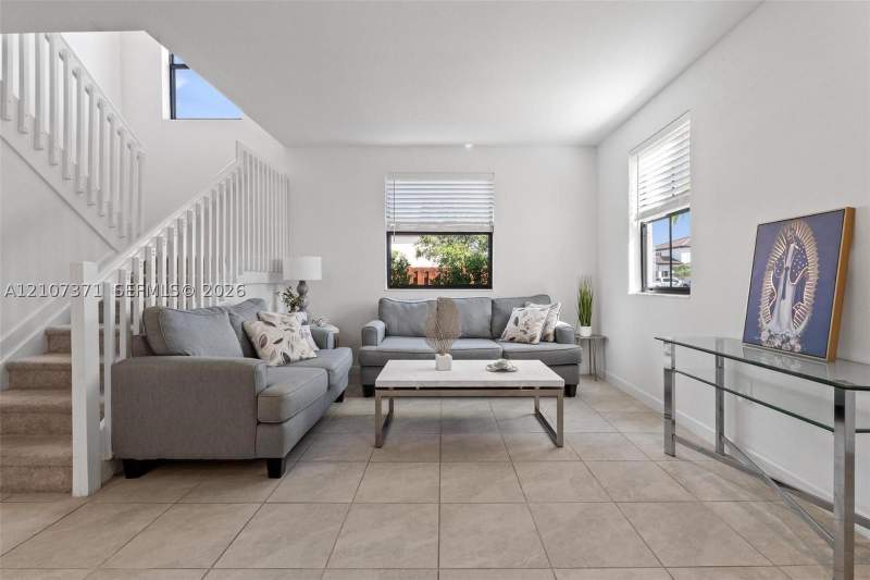 5 bedroom SingleFamilyResidence at 11903 SW 241st St, Estates At Silver Palm, Homestead — photo 4