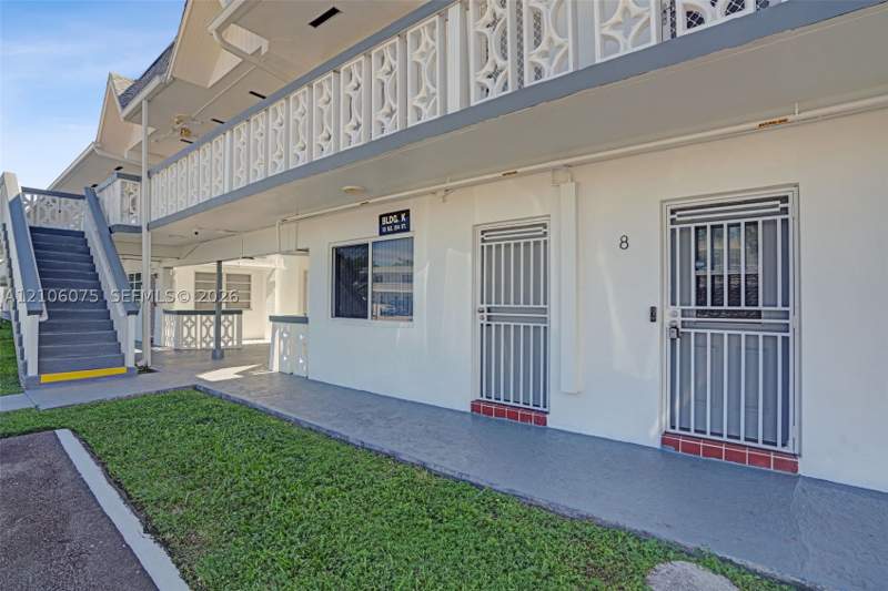 2 bedroom Condominium at 52 NE 204th St 8, Ro-Mont Gardens Andover C, Miami Gardens — photo 3
