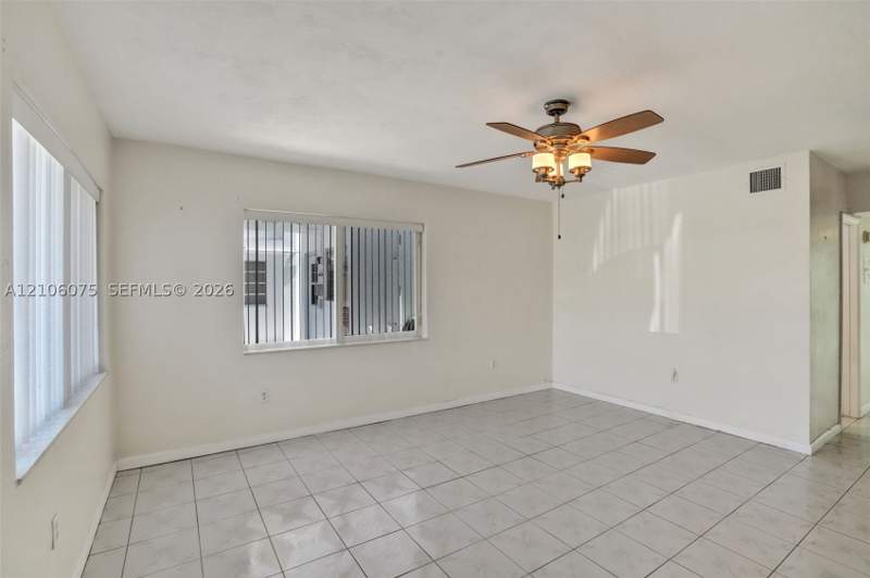 2 bedroom Condominium at 52 NE 204th St 8, Ro-Mont Gardens Andover C, Miami Gardens — photo 4
