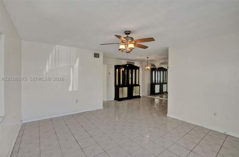 2 bedroom Condominium at 52 NE 204th St 8, Ro-Mont Gardens Andover C, Miami Gardens — photo 5