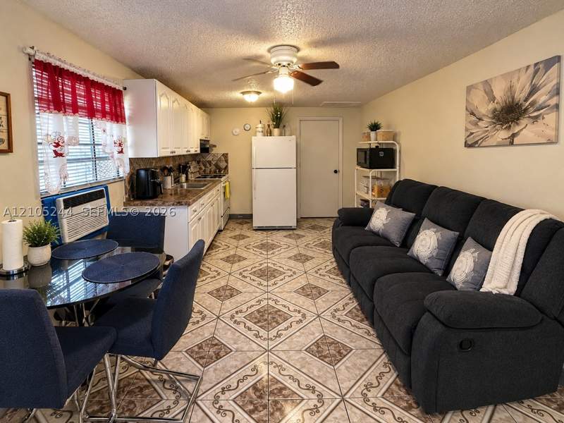 2 bedroom SingleFamilyResidence at 3087 NW 44th St, Roosevelt Pk Addn No 1, Miami — photo 2