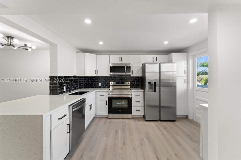 2 bedroom Condominium at 441 NE 195th St 302, Royal Oaks Condo, Miami — photo 2
