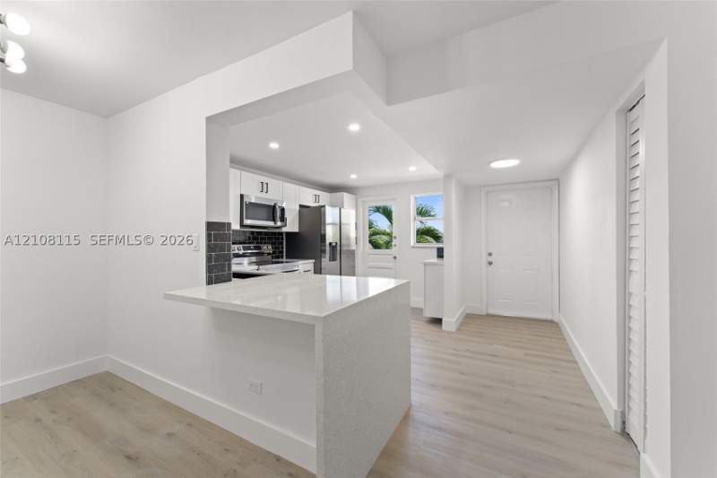 2 bedroom Condominium at 441 NE 195th St 302, Royal Oaks Condo, Miami — photo 3