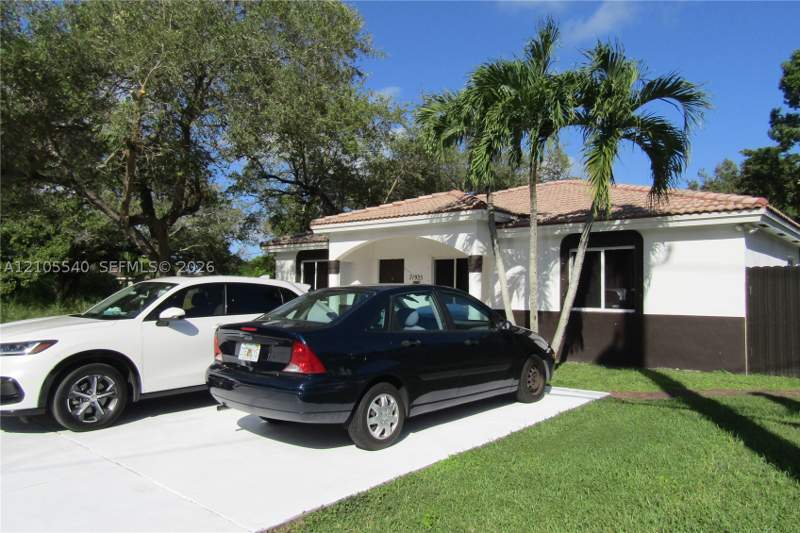 4 bedroom SingleFamilyResidence at 21935 SW 102nd Ave, Lincoln City Sec H, Cutler Bay — photo 2