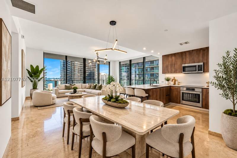 2 bedroom Condominium at 88 SW 7th St 3401, Rise Condo, Miami — photo 2