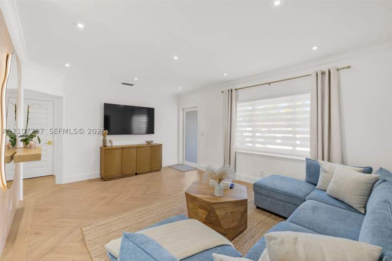 3 bedroom SingleFamilyResidence at 941 NW 40th Ave, Le Jeune Manors, Miami — photo 2