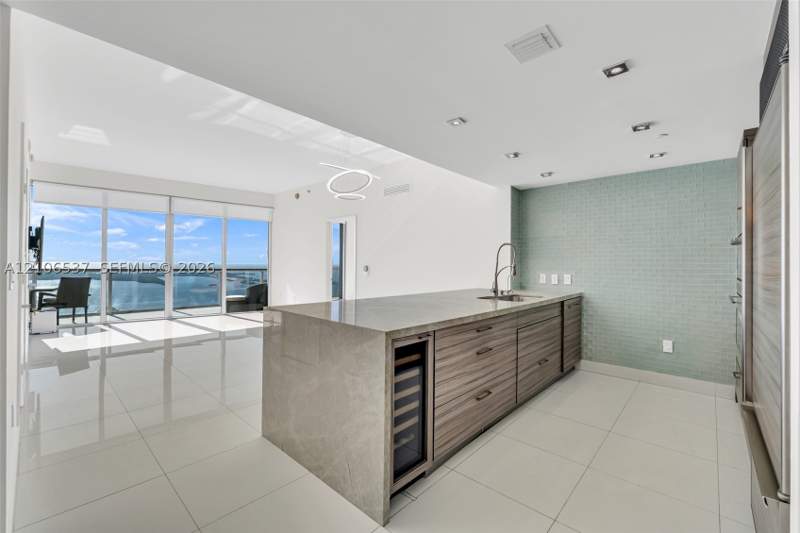 2 bedroom Condominium at 465 Brickell Ave 5203, Iconbrickell Condo No 1, Miami — photo 2