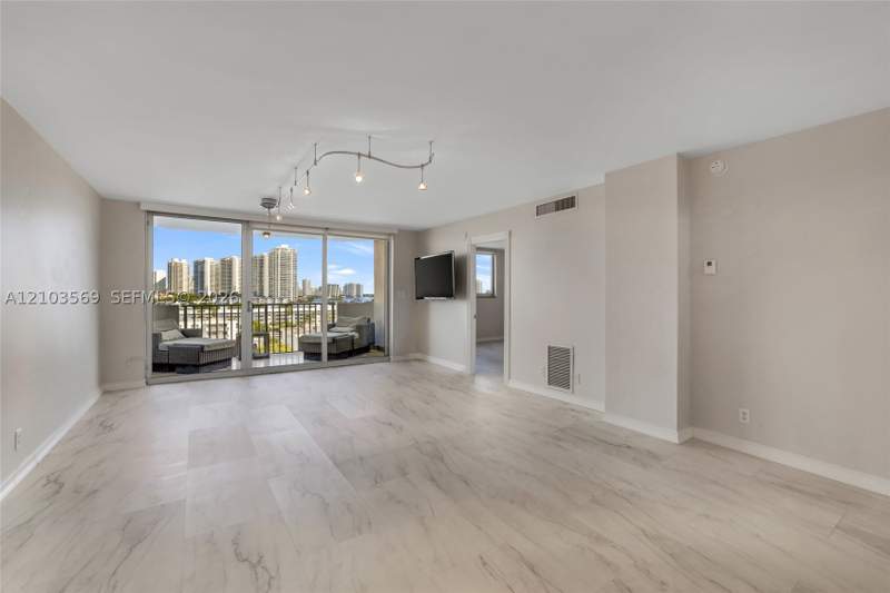 2 bedroom Condominium at 3703 NE 166th St 904, Coral Isle East Condo, North Miami Beach — photo 2