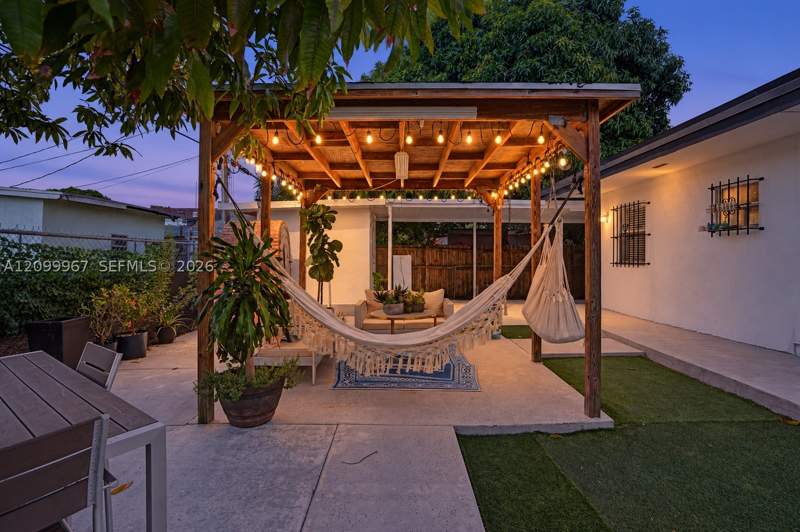 5 bedroom SingleFamilyResidence at 550 E 10th Ave, Sun-Tan Vill Sec 5, Hialeah — photo 2