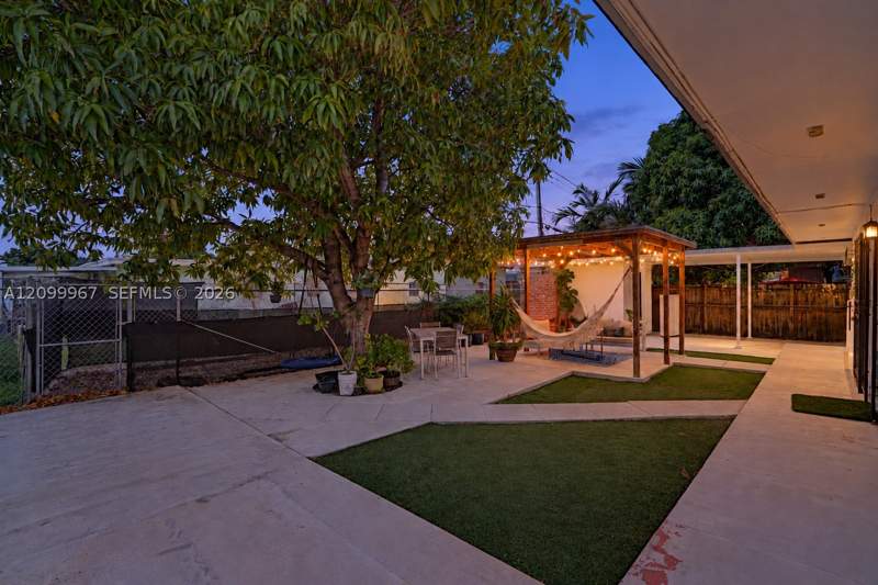 5 bedroom SingleFamilyResidence at 550 E 10th Ave, Sun-Tan Vill Sec 5, Hialeah — photo 3