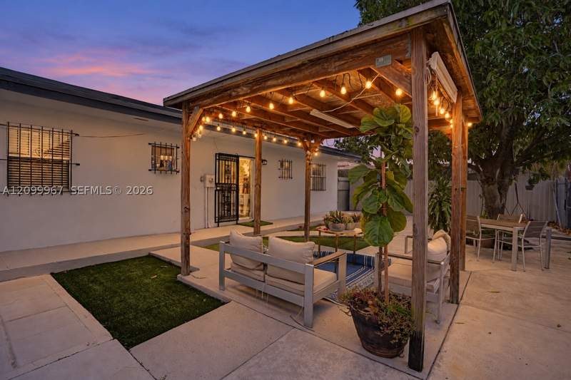 5 bedroom SingleFamilyResidence at 550 E 10th Ave, Sun-Tan Vill Sec 5, Hialeah — photo 4