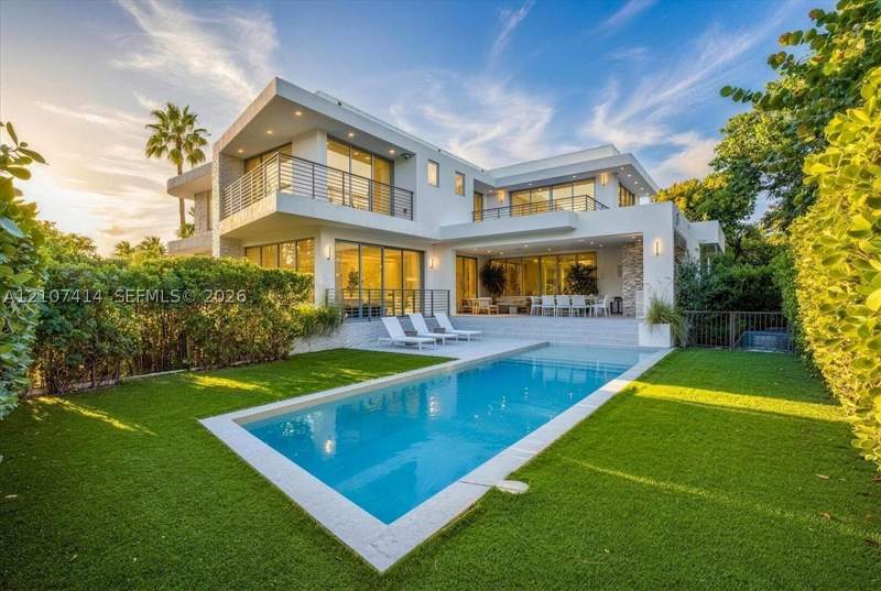 6 bedroom SingleFamilyResidence at 315 Cypress Dr, Tropical Isle Homes Sub 4, Key Biscayne — photo 2