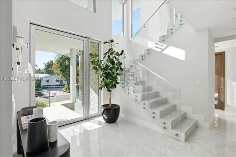 315 Cypress Dr, Key Biscayne FL - photo 9 of 93