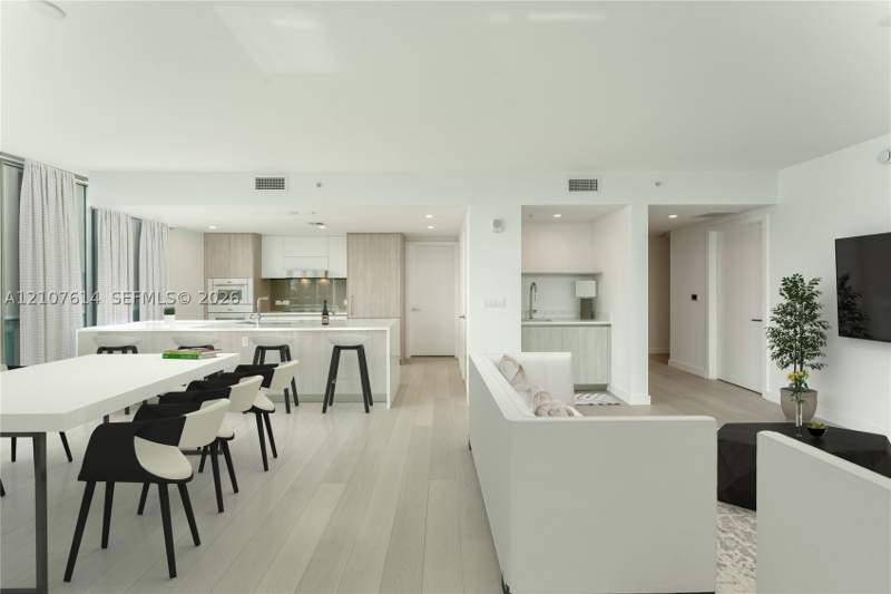 4 bedroom Condominium at 9201 E Bay Harbor Dr 501, Bay Harbor Island, Bay Harbor Islands — photo 3