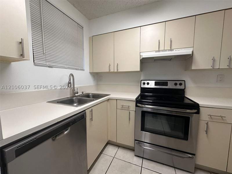 2 bedroom Condominium at 14951 SW 82nd Ln 17-504, Waterview Condo, Miami — photo 3