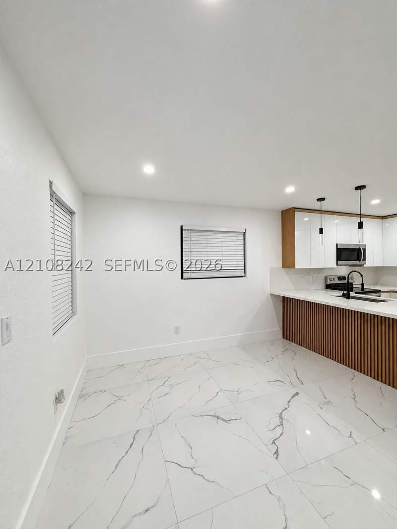4 bedroom SingleFamilyResidence at 61 E 39th St, Elm Park, Hialeah — photo 5
