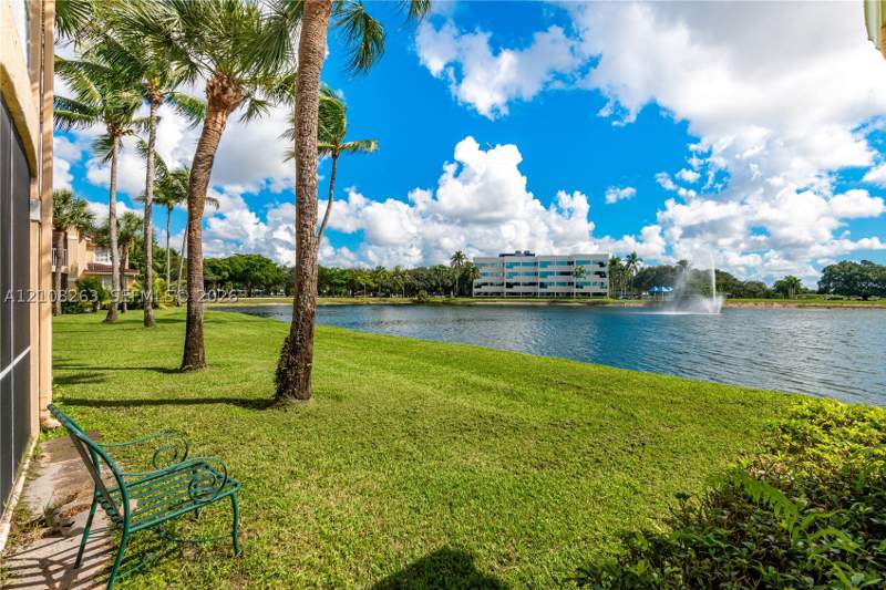 3 bedroom Townhouse at 14817 Balgowan Rd 102-5, Regatta Pointe Condo No S, Miami Lakes — photo 4