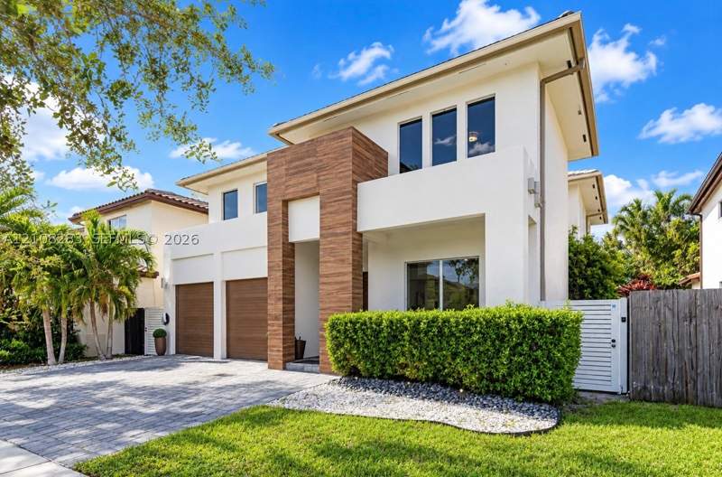 4 bedroom SingleFamilyResidence at 15215 SW 176th Ln, Venetian Parc West, Miami — photo 2