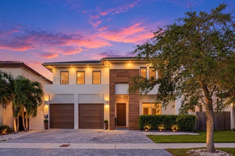 4 bedroom SingleFamilyResidence at 15215 SW 176th Ln, Venetian Parc West, Miami — photo 4