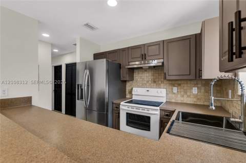 2425 NW 52nd St, Miami FL - photo 10 of 46