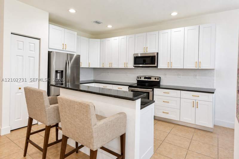 4 bedroom SingleFamilyResidence at 4373 SW 164th Ct, Interlaken, Miami — photo 4