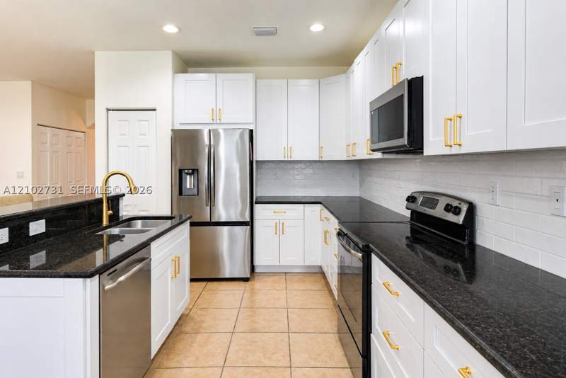 4 bedroom SingleFamilyResidence at 4373 SW 164th Ct, Interlaken, Miami — photo 5