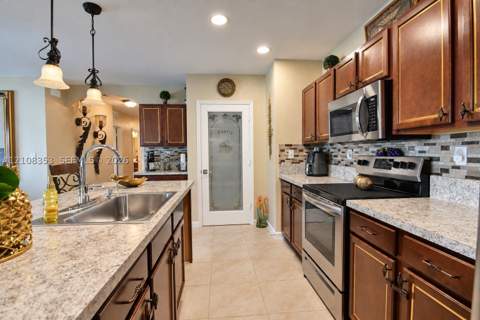 12190 SW 250th Ter, Homestead FL - photo 10 of 54