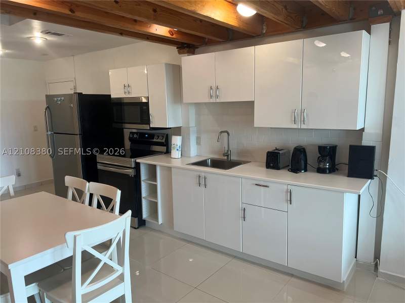 1 bedroom Condominium at 5445 Collins Ave Bay11, Castle Beach Club Condo, Miami Beach — photo 4
