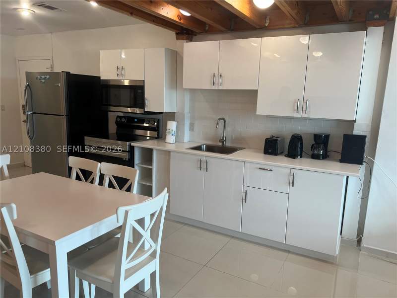 1 bedroom Condominium at 5445 Collins Ave Bay11, Castle Beach Club Condo, Miami Beach — photo 5