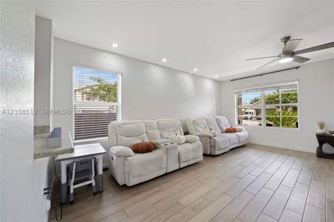 572 NE 6th Pl, Homestead FL - photo 23 of 46