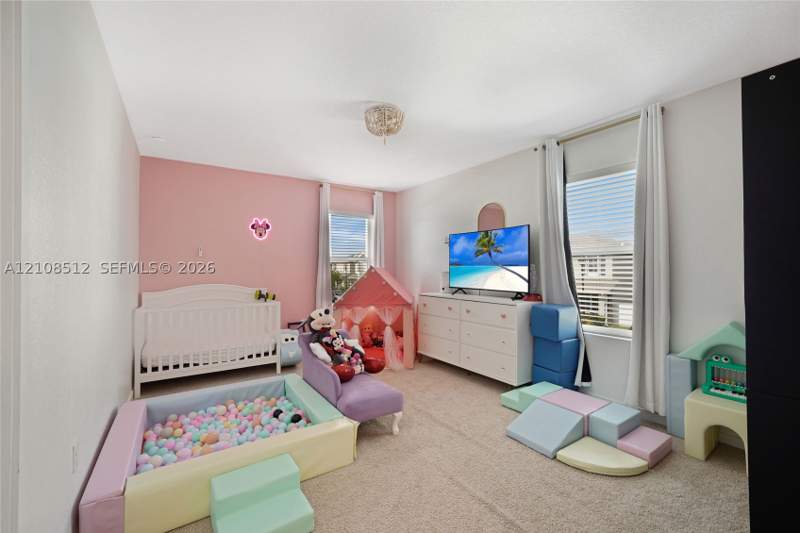 4 bedroom SingleFamilyResidence at 572 NE 6th Pl, Royal Homes West, Homestead — photo 4